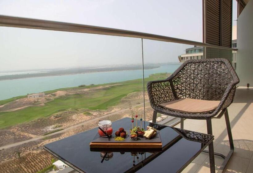 سوییت با چشم‌انداز دریا, Radisson Blu Hotel, Abu Dhabi Yas Island