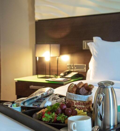 سوئیت دولوکس با چشم‌انداز, Radisson Blu Hotel, Abu Dhabi Yas Island