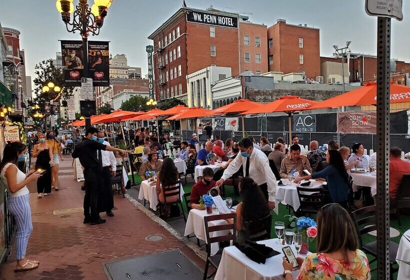 اتاق استاندارد با سرویس بهداشتی مشترک, Gaslamp Hostel