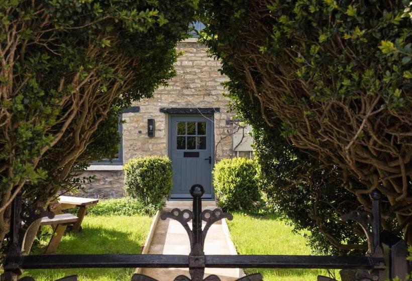 خانه 4 خوابه, The Royal Oak Tetbury