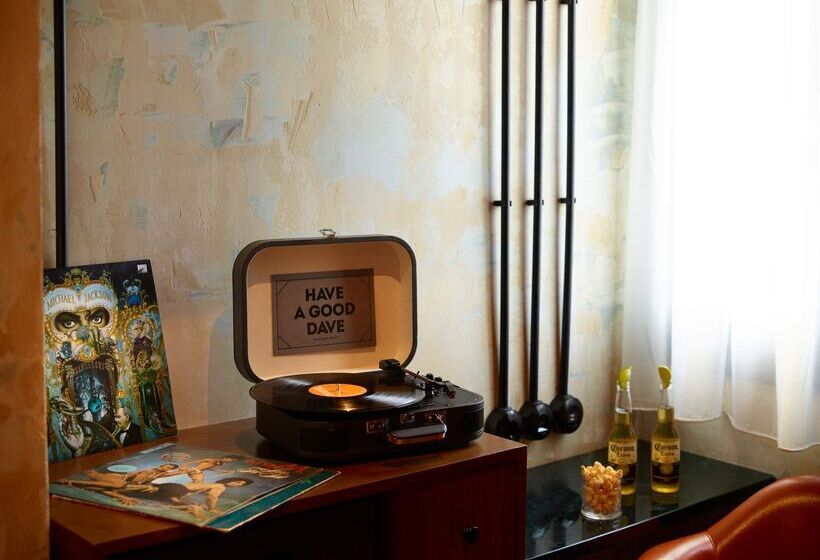 اتاق استاندارد با تخت بزرگ, Dave Red Athens, A Member Of Brown Hotels