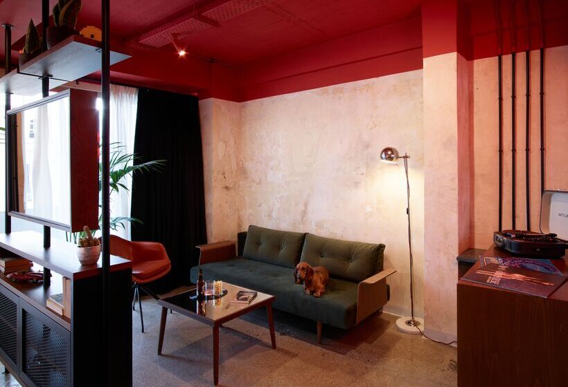 سوئیت با تخت بزرگ, Dave Red Athens, A Member Of Brown Hotels