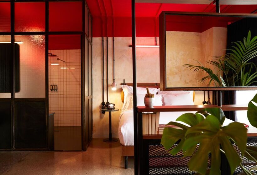 سوئیت با تخت بزرگ, Dave Red Athens, A Member Of Brown Hotels