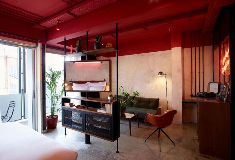 سوئیت با تخت بزرگ, Dave Red Athens, A Member Of Brown Hotels