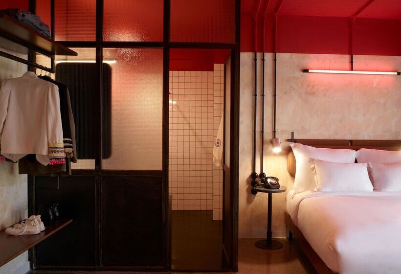 سوئیت با تخت بزرگ, Dave Red Athens, A Member Of Brown Hotels
