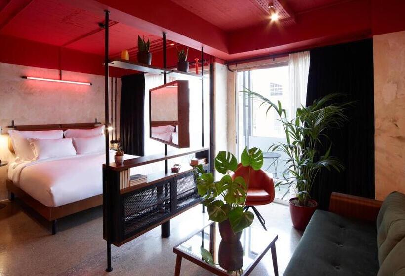 سوئیت با تخت بزرگ, Dave Red Athens, A Member Of Brown Hotels