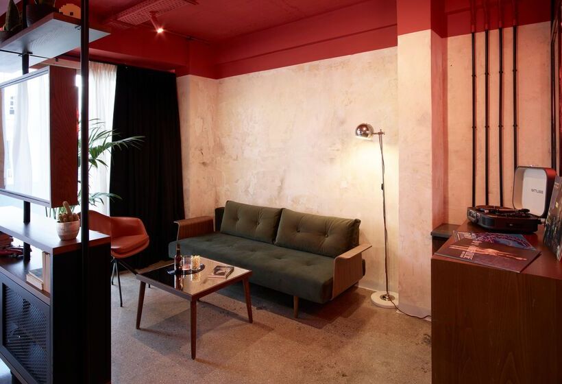 سوئیت با تخت بزرگ, Dave Red Athens, A Member Of Brown Hotels