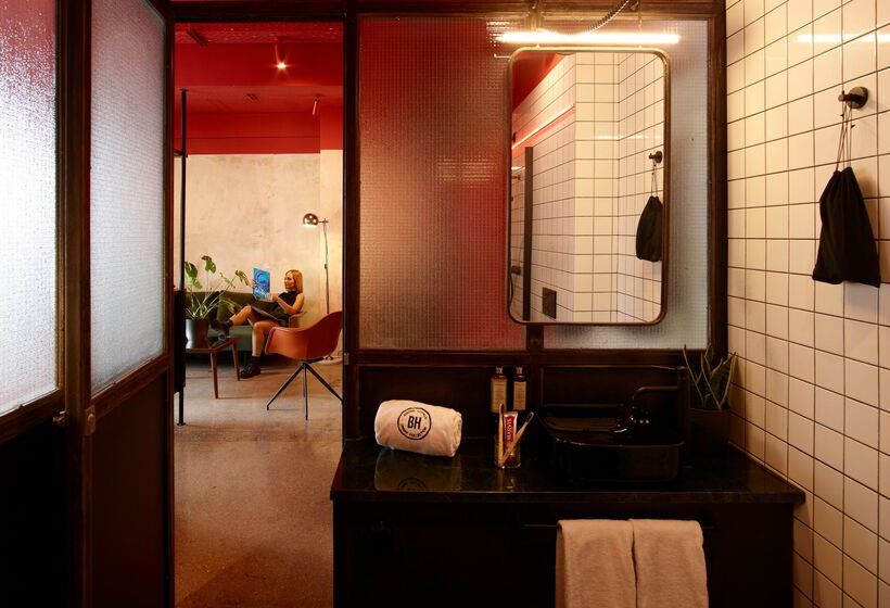 سوئیت با تخت بزرگ, Dave Red Athens, A Member Of Brown Hotels