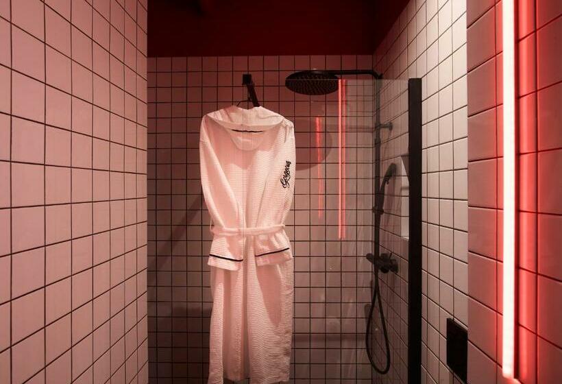 اتاق استاندارد با تخت بزرگ, Dave Red Athens, A Member Of Brown Hotels