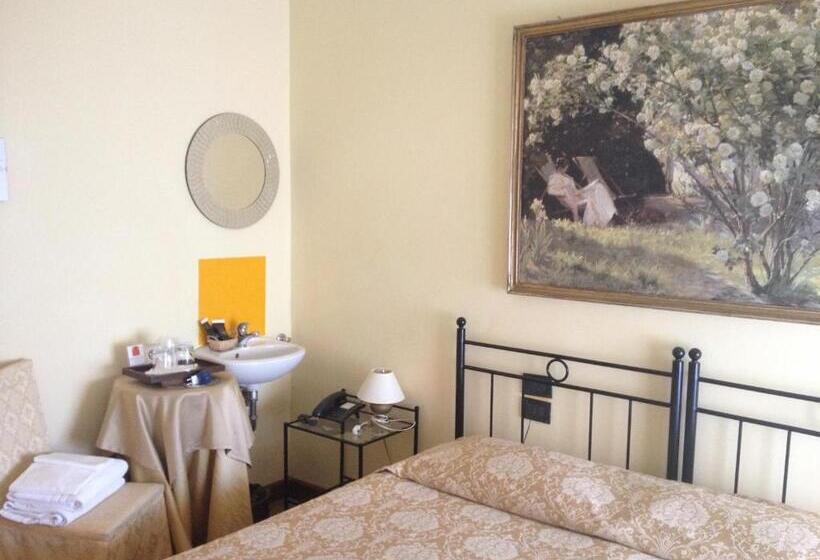 اتاق سه‌نفرۀ استاندارد با سرویس بهداشتی بیرون از اتاق, Guesthouse Alloggi Agli Artisti