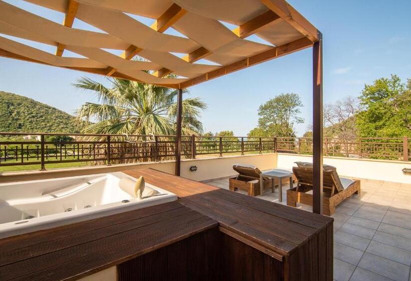 اتاق استاندارد با وان آب گرم, Riviera Perdika