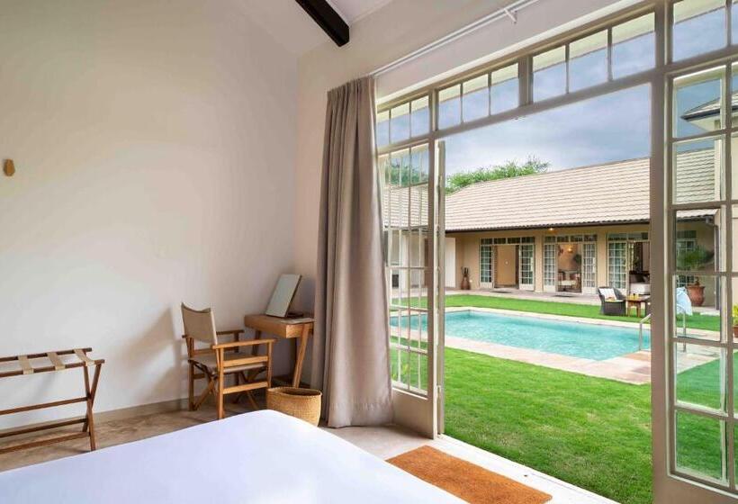 اتاق لوکس, The Safari House