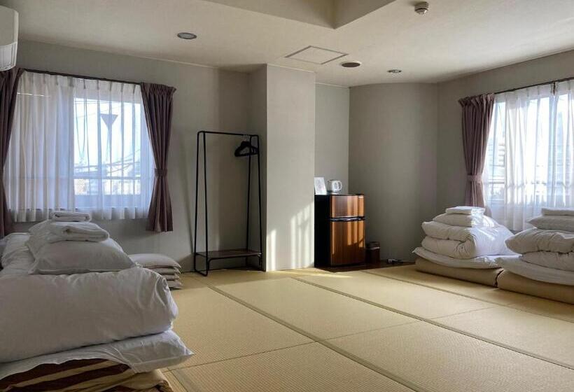 Cameră Familiară, J Hoppers Beppu Guesthouse ジェイホッパーズ別府ゲストハウス
