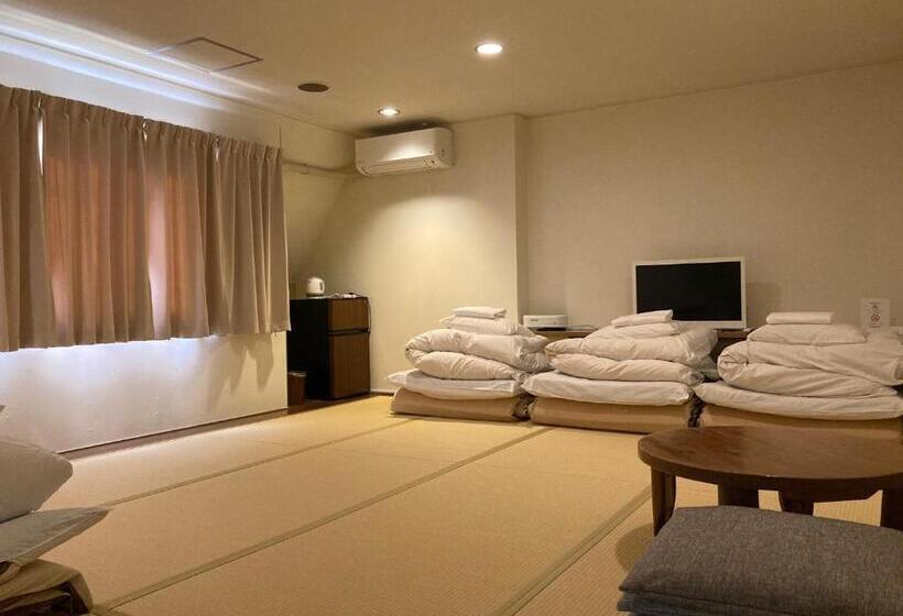 Cameră Familiară, J Hoppers Beppu Guesthouse ジェイホッパーズ別府ゲストハウス