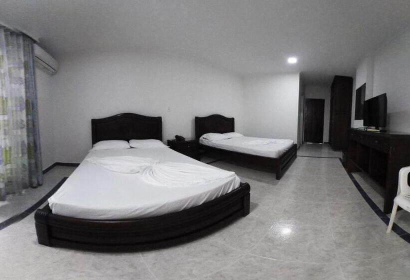 اتاق استاندارد چهار تخته, Zahira Hotel Melgar