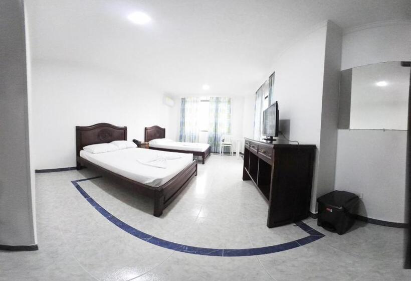 اتاق استاندارد چهار تخته, Zahira Hotel Melgar