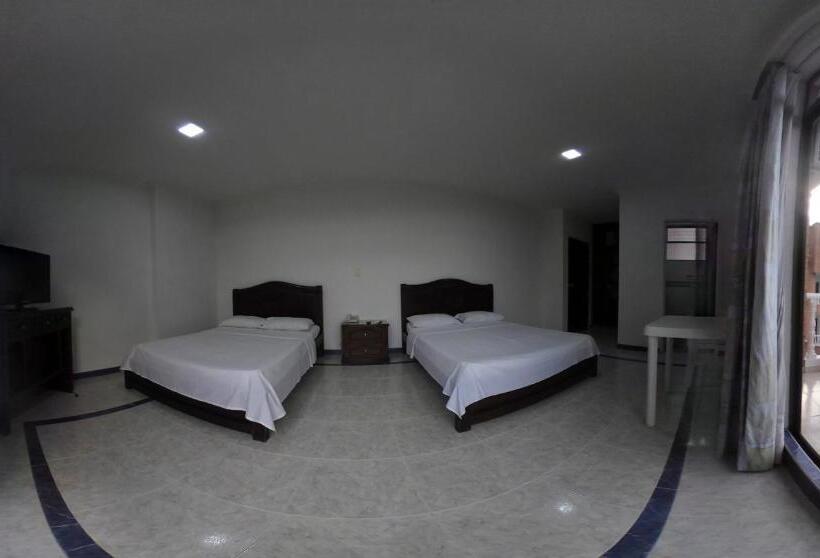اتاق استاندارد چهار تخته, Zahira Hotel Melgar