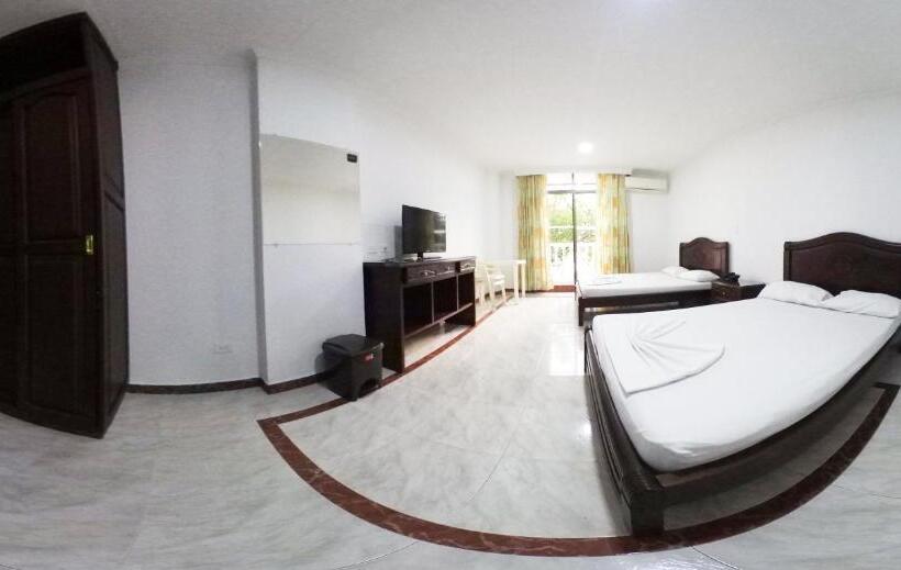 اتاق استاندارد چهار تخته, Zahira Hotel Melgar
