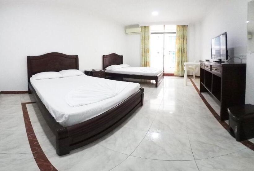 اتاق استاندارد چهار تخته, Zahira Hotel Melgar