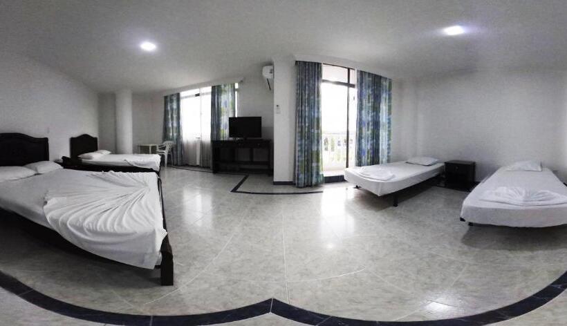 اتاق سوپریور خانوادگی, Zahira Hotel Melgar