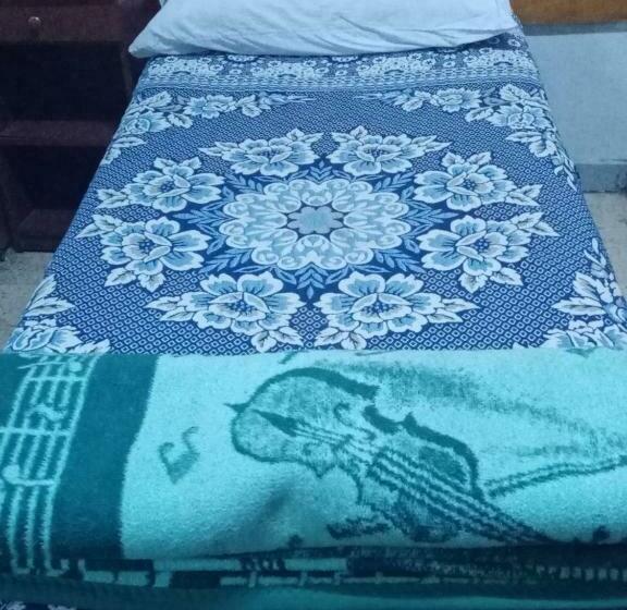 اتاق اکونومی یک تخته, San Mina