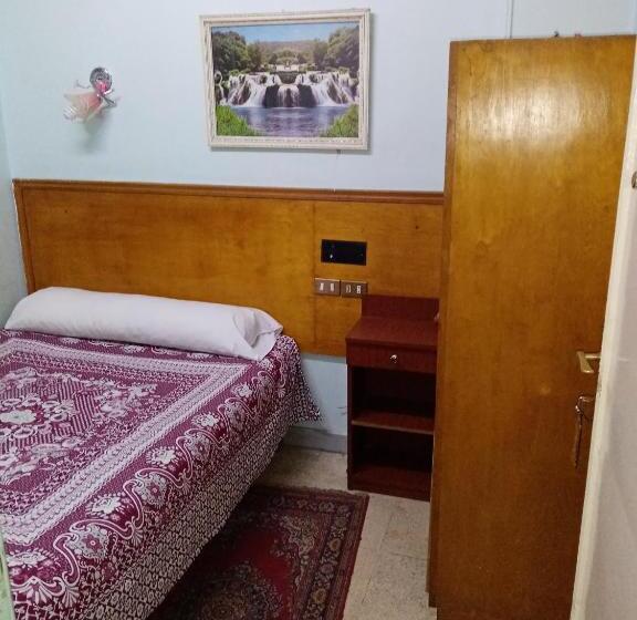 اتاق استاندارد یک نفره, San Mina