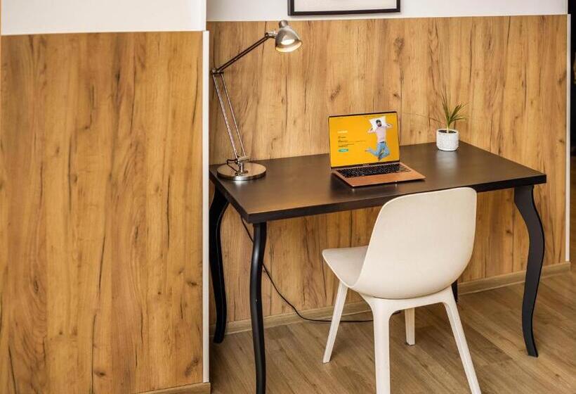 سوئیت با بالکن, Jimmy S Apartments Siena