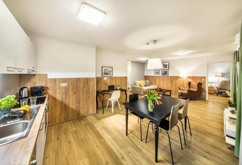 سوئیت با بالکن, Jimmy S Apartments Siena