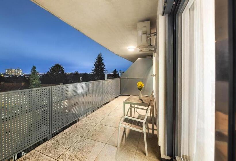 سوئیت با بالکن, Jimmy S Apartments Siena