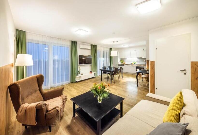 سوئیت با بالکن, Jimmy S Apartments Siena