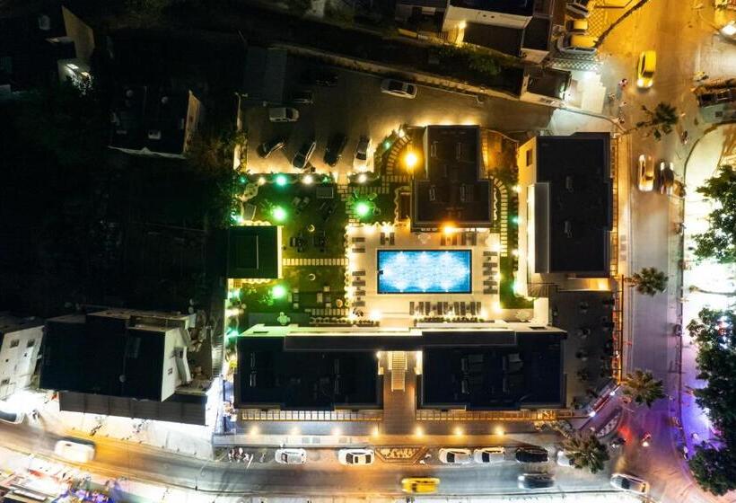 سوییت با چشم‌انداز استخر, Milenyum Residence