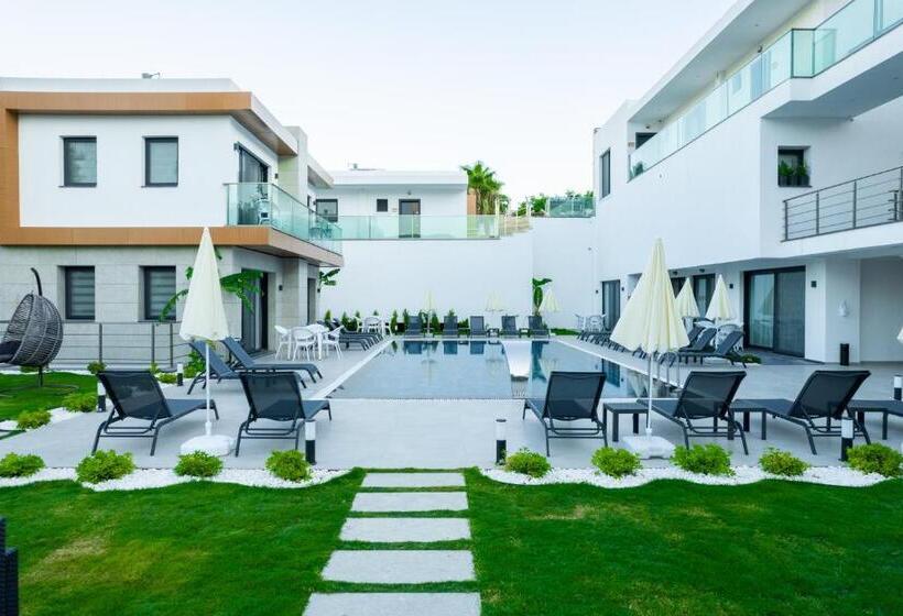 سوییت با چشم‌انداز استخر, Milenyum Residence