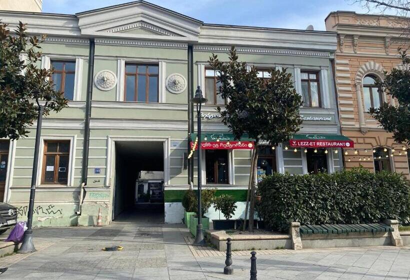 اتاق سوپریور خانوادگی, Apartments Lezzet
