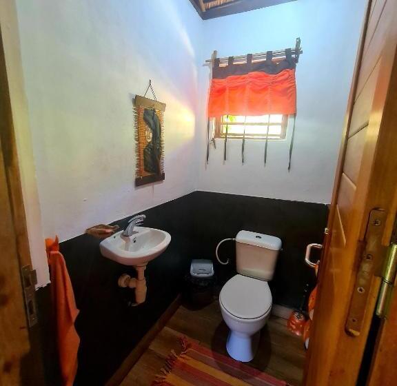 بانگلوی استاندارد با چشم‌انداز دریا, Coconut Lodge