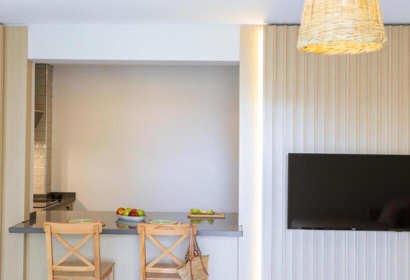 سوییت لوکس, Sole Vista Homes