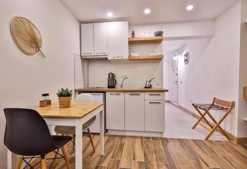 استودیوی استاندارد, Yaz Apart