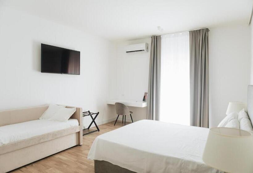 سوییت جونیور, Centoquindici Rooms & Suite