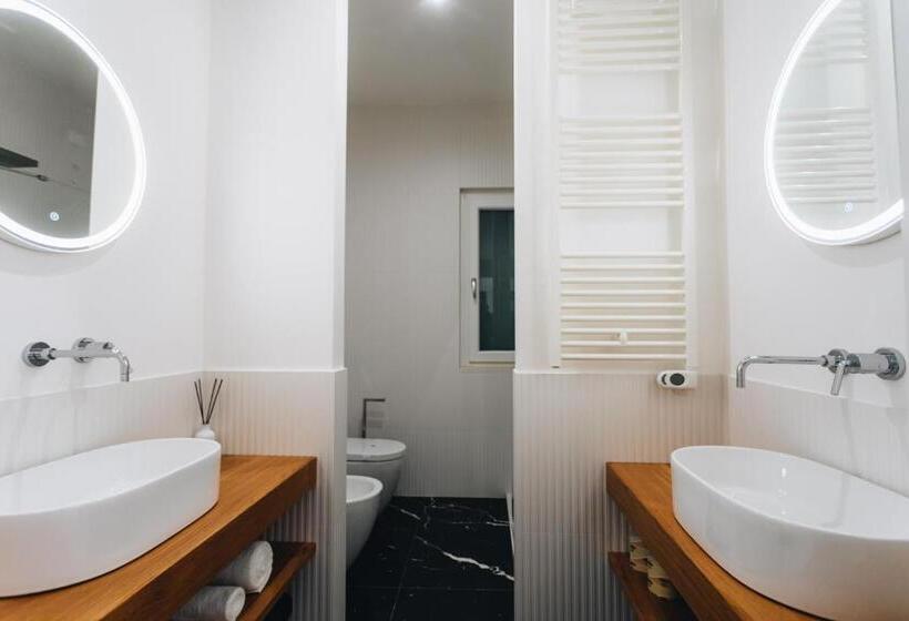 سوییت جونیور, Centoquindici Rooms & Suite