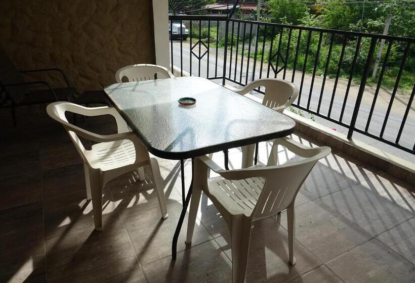 سوییت جونیور با بالکن, Bungalows Casa Blanca