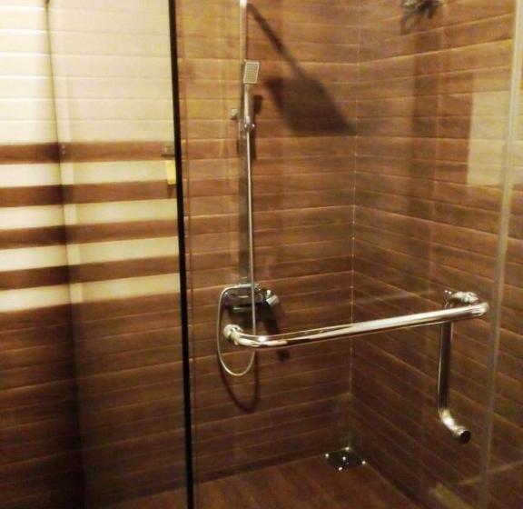 اتاق لوکس سه تخته, Mihisara Resort