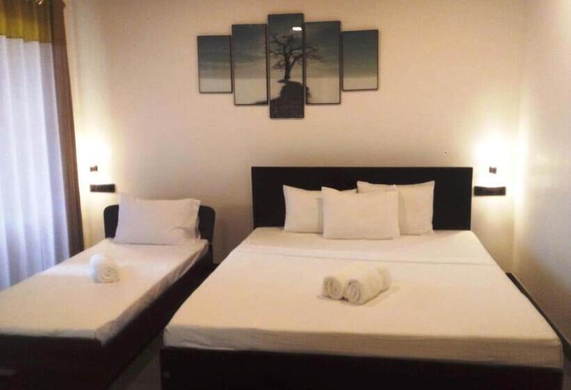 اتاق لوکس سه تخته, Mihisara Resort