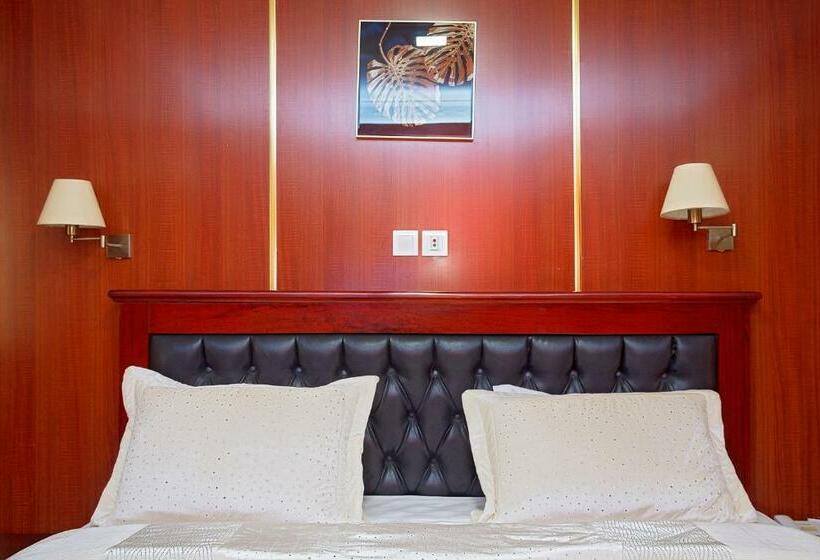 سوییت جونیور لوکس, Noubou International Hotel Bonapriso