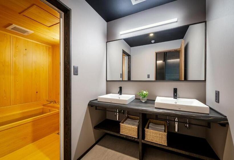 اتاق لوکس چهار تخته, The Machiya Hotel Takayama