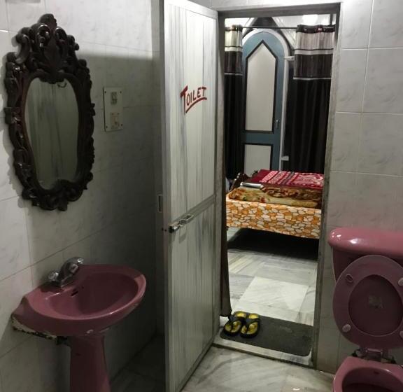 اتاق لوکس با بالکن, Tip Top