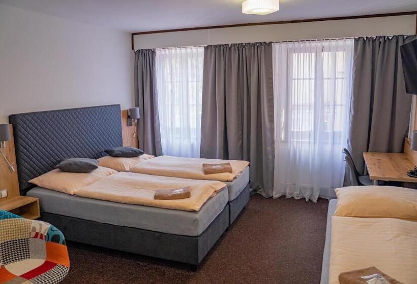 اتاق لوکس سه تخته, Zlatá Labuť