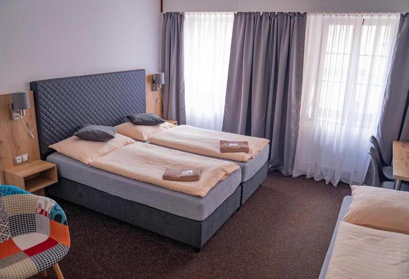 اتاق کلاسیک چهارنفره, Zlatá Labuť