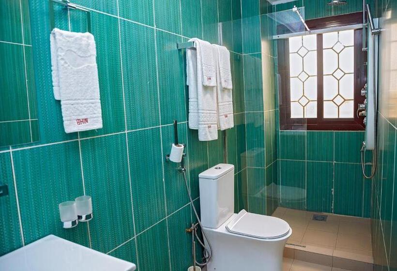 اتاق لوکس با تخت بزرگ, Noubou International Hotel Bonapriso