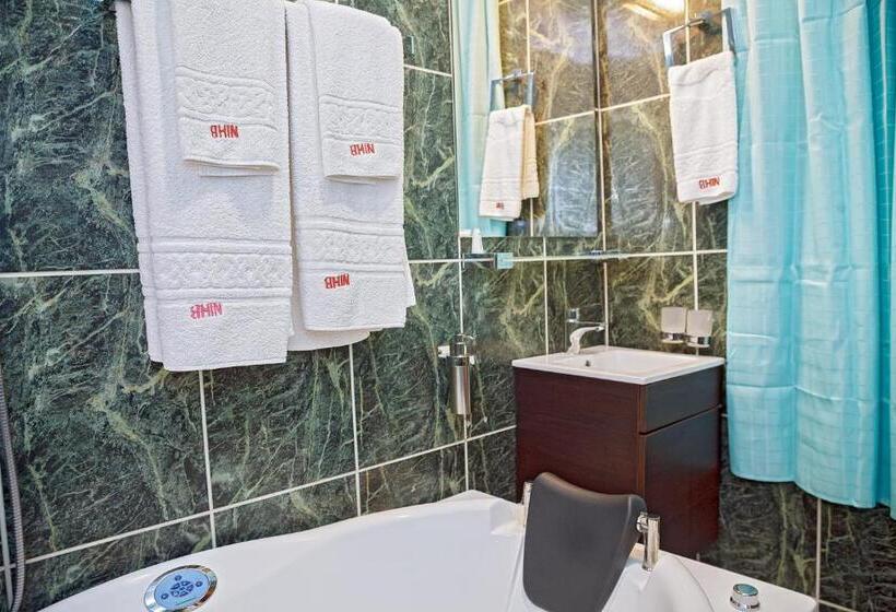 سوییت جونیور لوکس, Noubou International Hotel Bonapriso