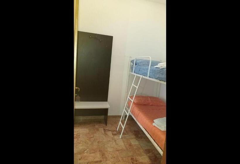 اتاق استاندارد یک نفره, Room In Bb   Quadruple Room In Pineto   Relaxing Holiday