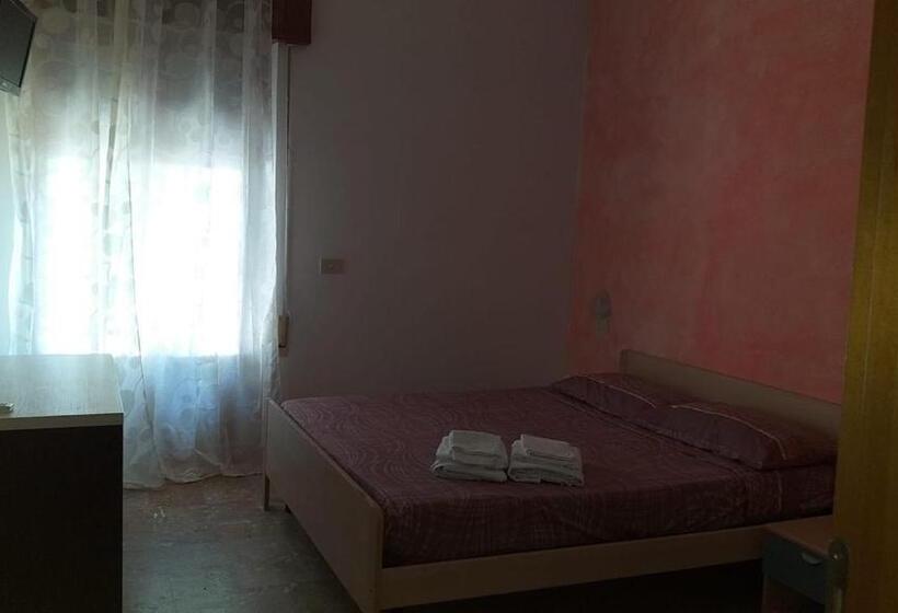 اتاق استاندارد یک نفره, Room In Bb   Quadruple Room In Pineto   Relaxing Holiday
